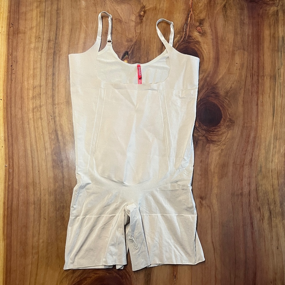 Spanx Women's Open Bust Mid Thigh Bodysuit Tan Beige Plus size 1X 10130 MM10